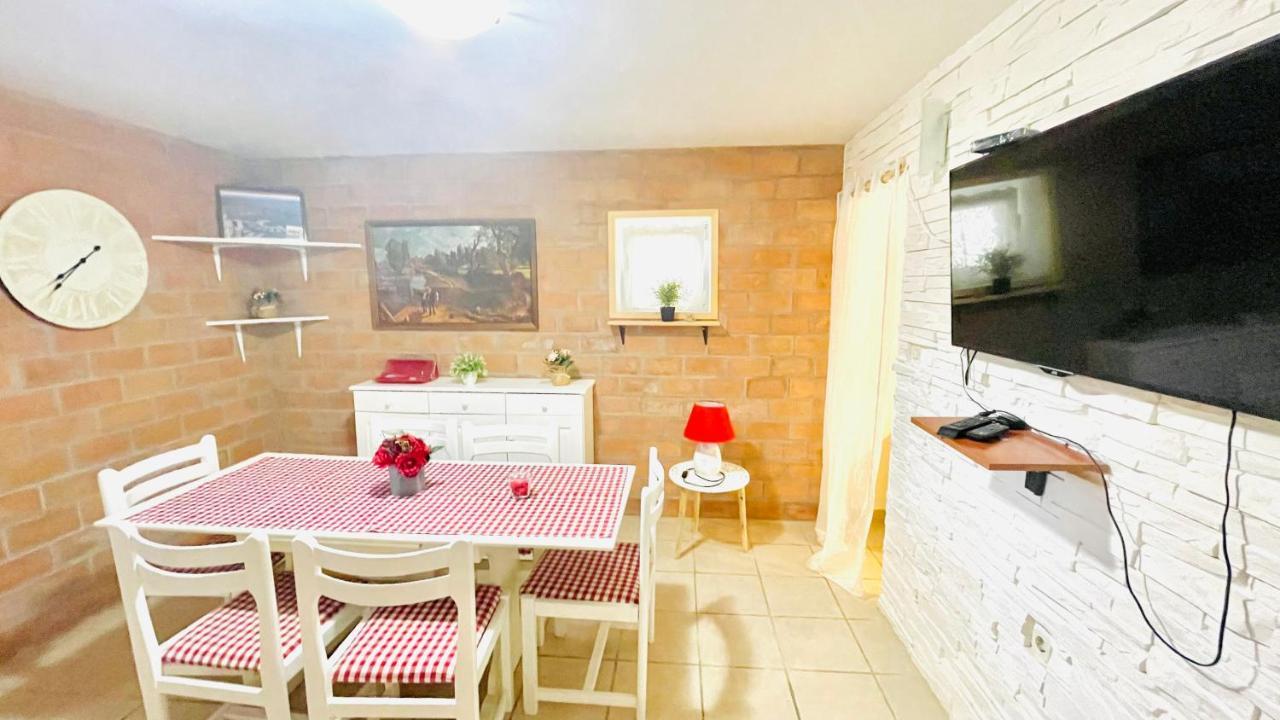 Colorful And Happy Apartment Sukosan - With Parking Esterno foto