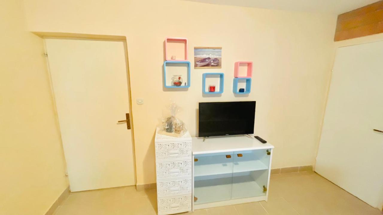 Colorful And Happy Apartment Sukosan - With Parking Esterno foto